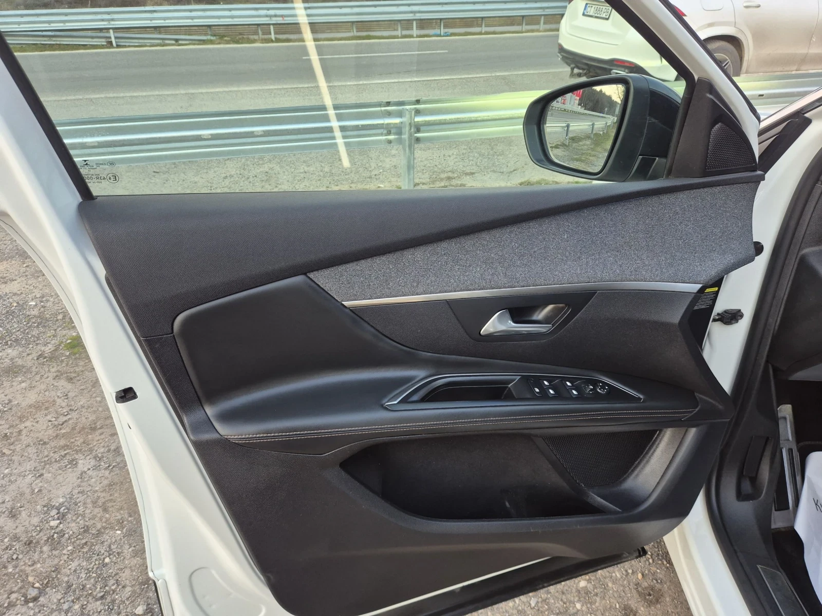 Peugeot 3008 GT LINE/NAVI/KAMERA, снимка 10 - Автомобили и джипове - 53731023