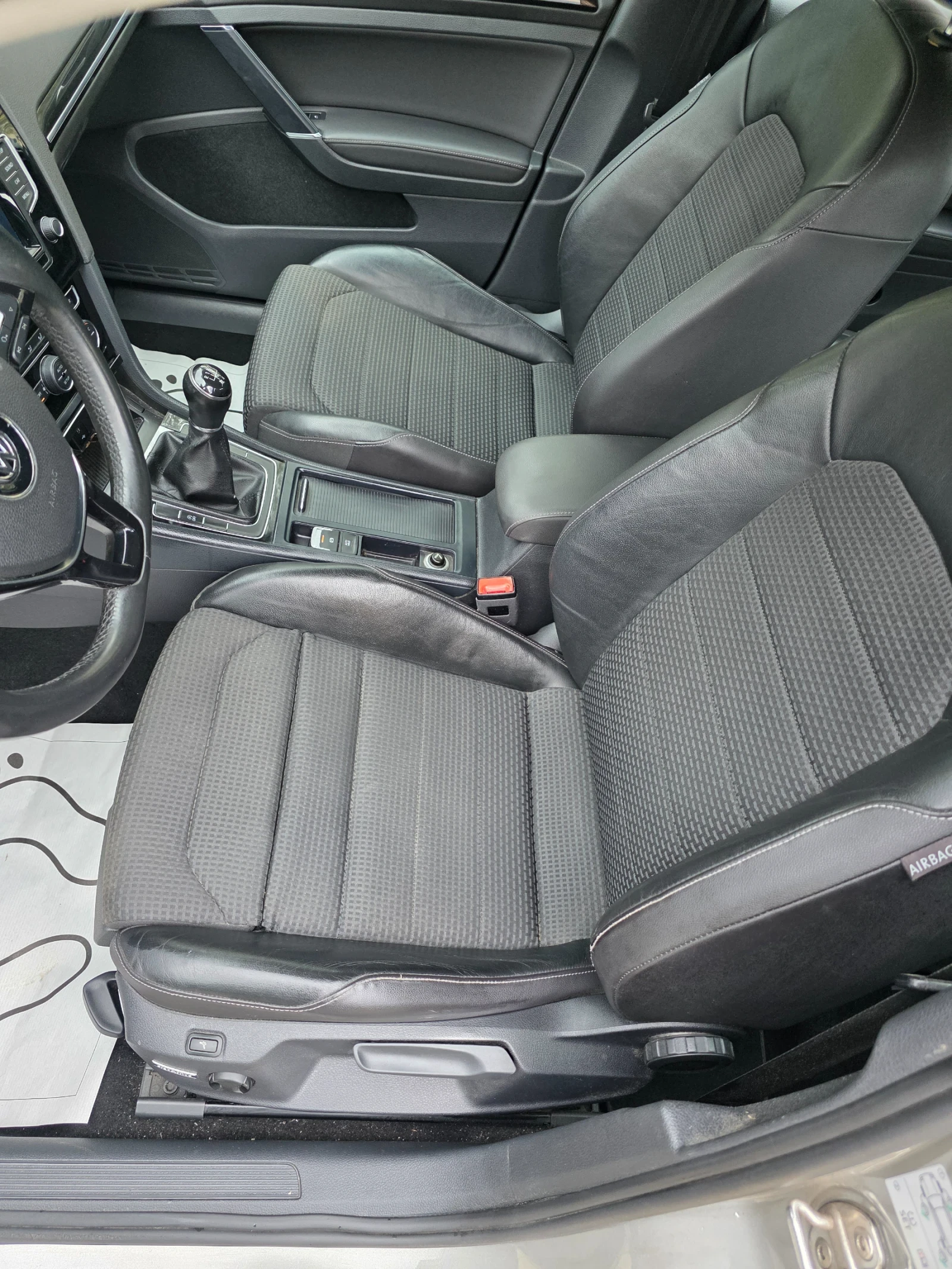 VW Golf 1.6tdi R Line, снимка 12 - Автомобили и джипове - 54323515