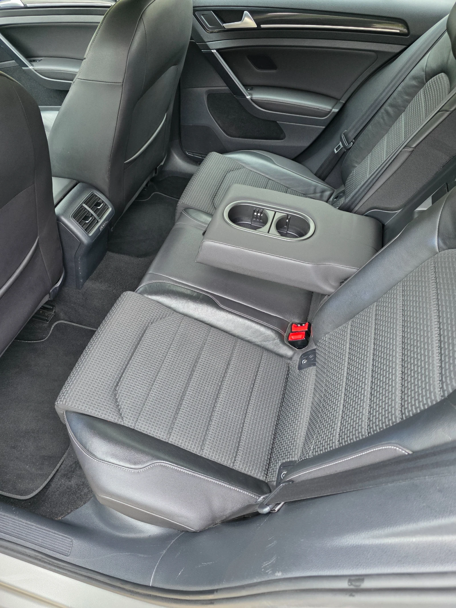 VW Golf 1.6tdi R Line, снимка 13 - Автомобили и джипове - 54323515