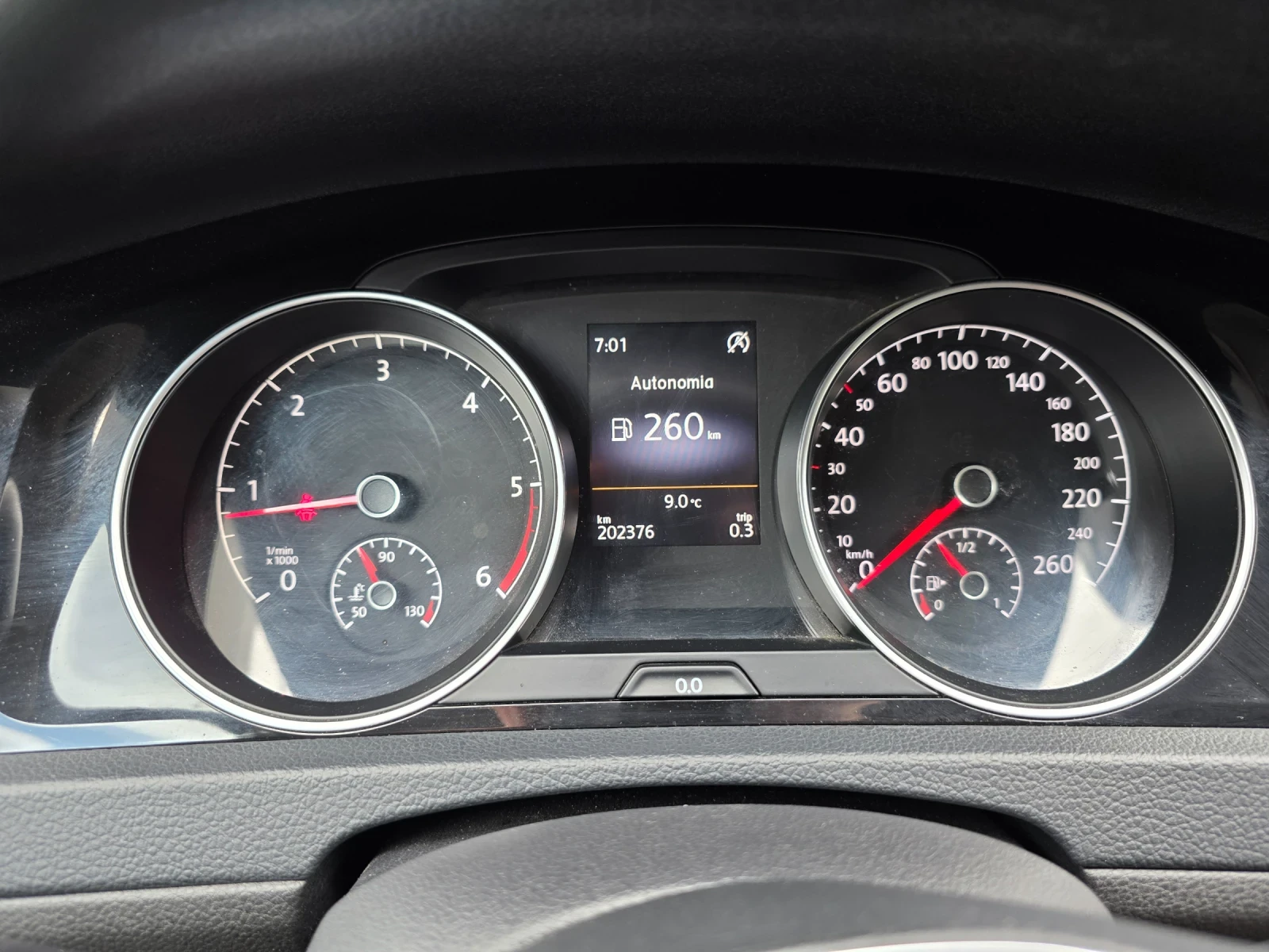 VW Golf 1.6tdi R Line, снимка 8 - Автомобили и джипове - 54323515