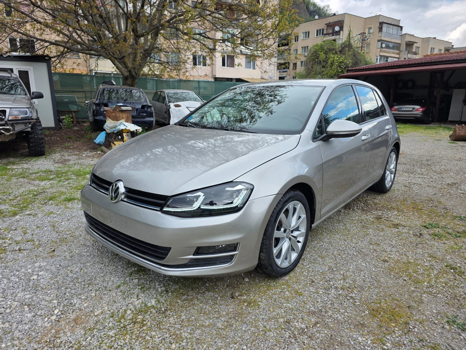 VW Golf 1.6tdi R Line, снимка 2 - Автомобили и джипове - 54323515