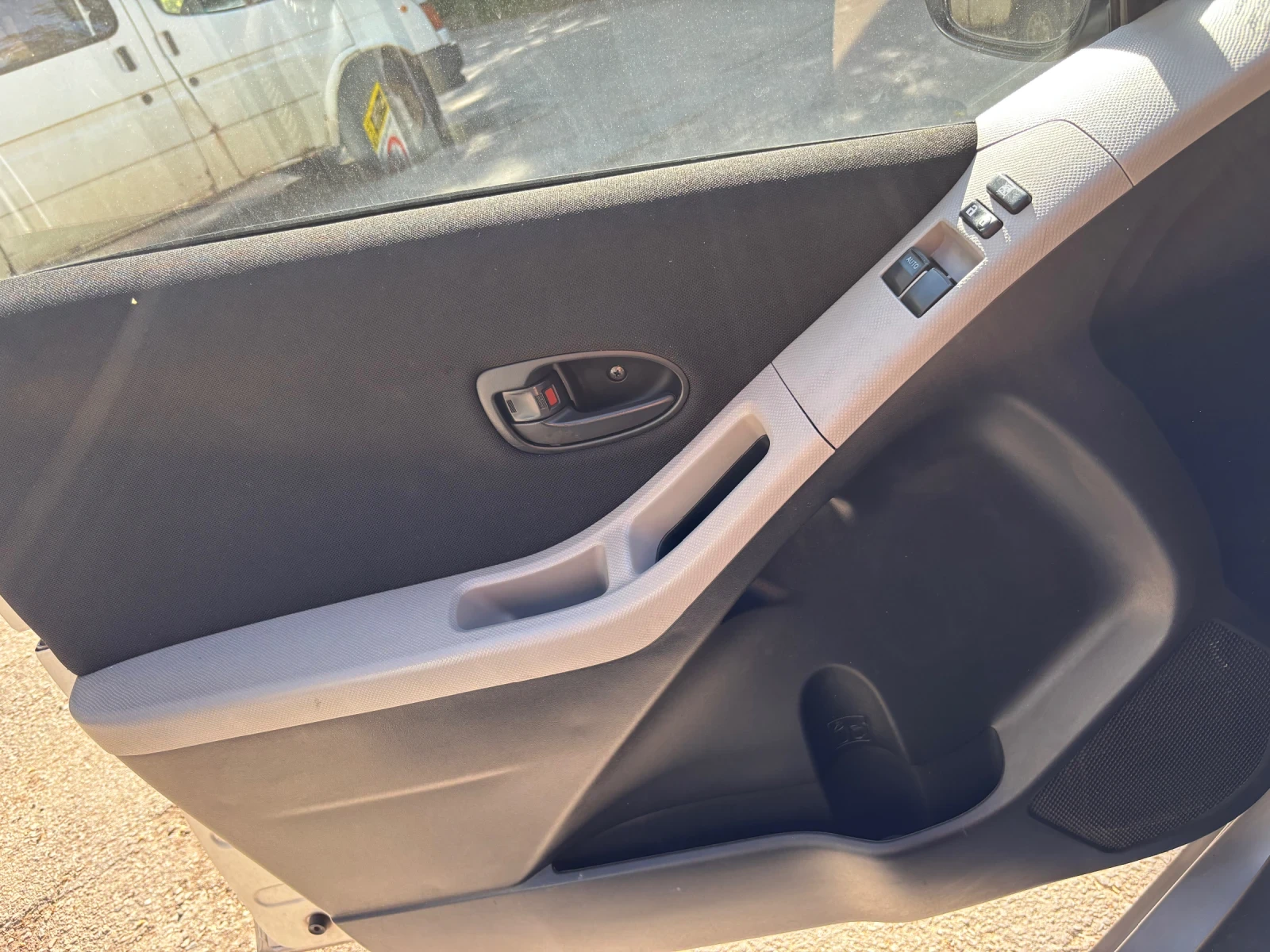 Toyota Yaris Хечбек, снимка 9 - Автомобили и джипове - 54696650