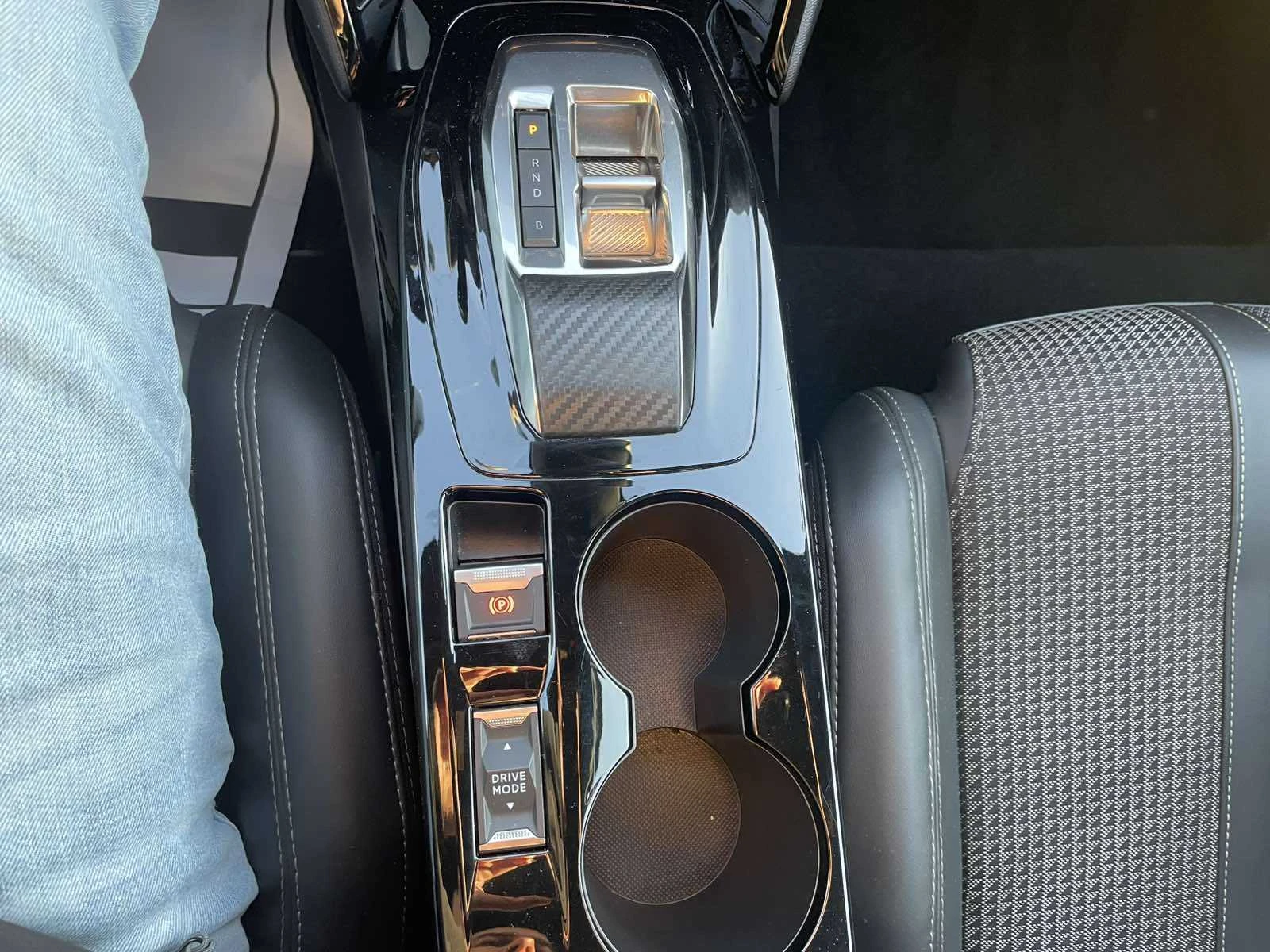 Peugeot 208 GT, снимка 10 - Автомобили и джипове - 54712033