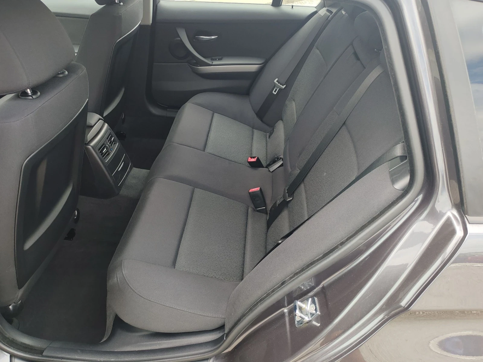 BMW 320 D 2.0d 177kc Navi Xenon, снимка 15 - Автомобили и джипове - 54884046