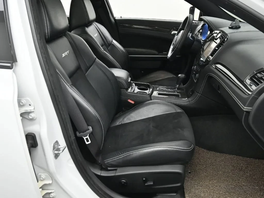 Chrysler 300c 6.4 SRT8 панорама, снимка 11 - Автомобили и джипове - 54969202
