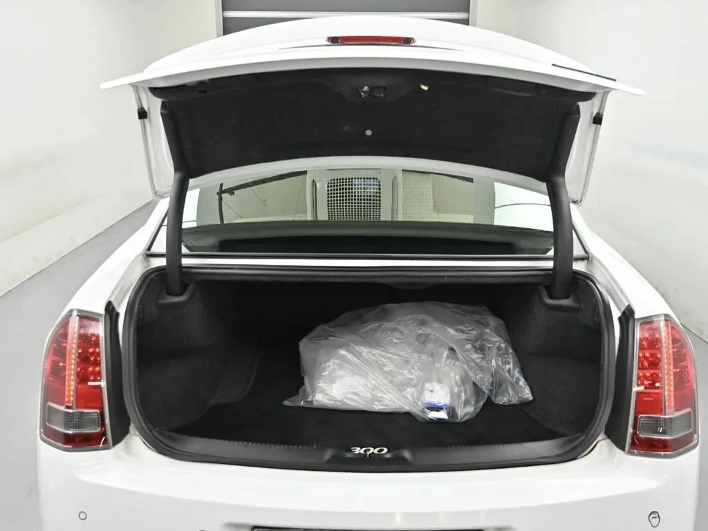 Chrysler 300c 6.4 SRT8 панорама, снимка 12 - Автомобили и джипове - 54969202