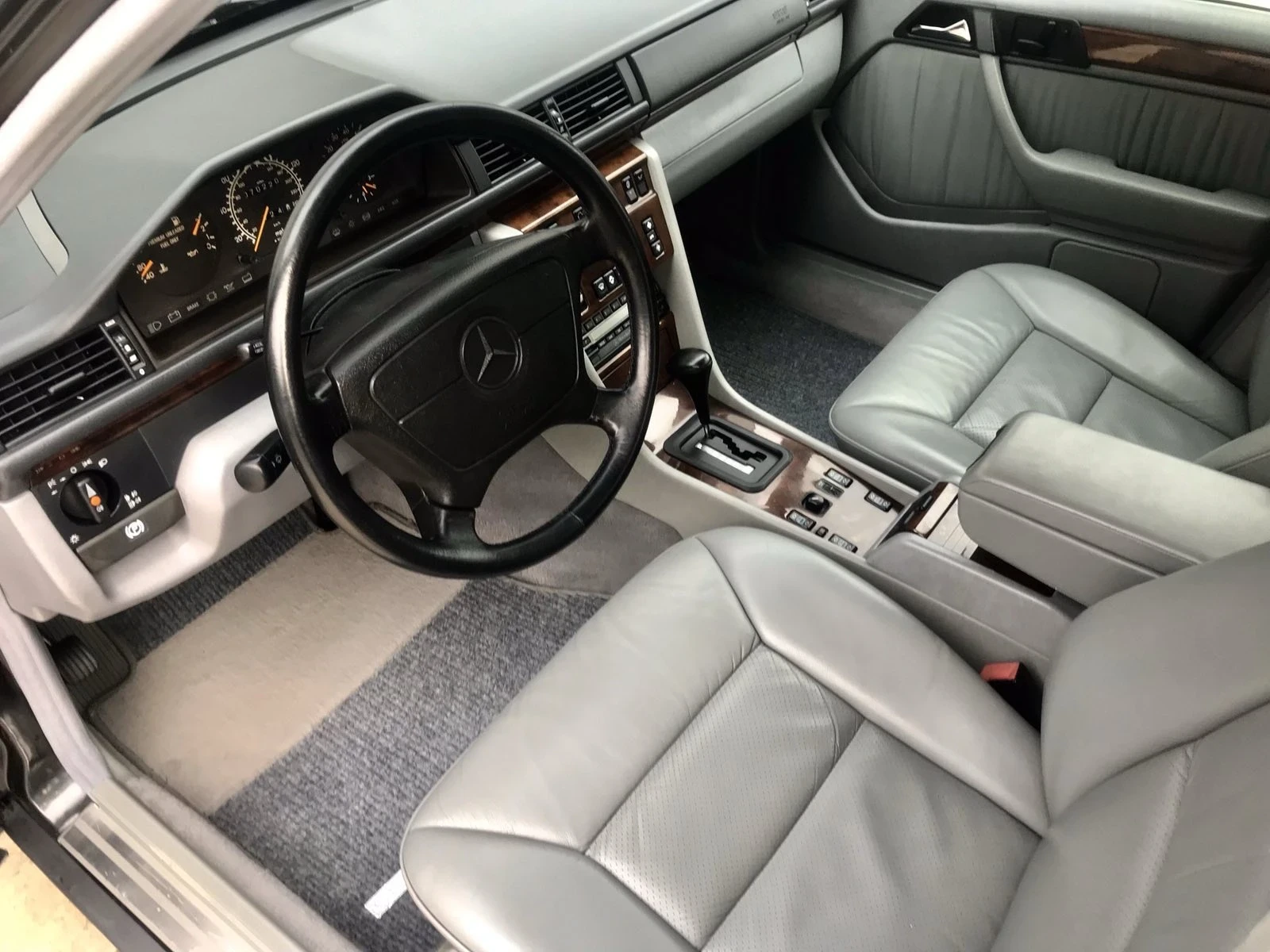 Mercedes-Benz E 400 Е420 / V8 / 279ps / 125хил км /  ТОП СЪСТОЯНИЕ, снимка 8 - Автомобили и джипове - 56197768