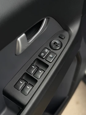 Kia Sportage 2.0 ГАЗ БЕНЗИН /НАПЪЛНО ОБСЛУЖЕНА/ , снимка 12
