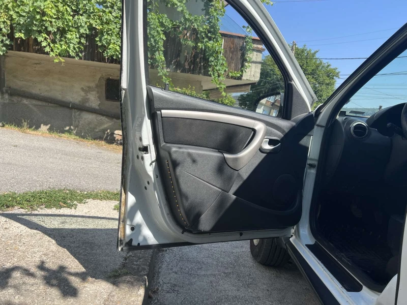 Dacia Duster, снимка 6 - Автомобили и джипове - 52409288