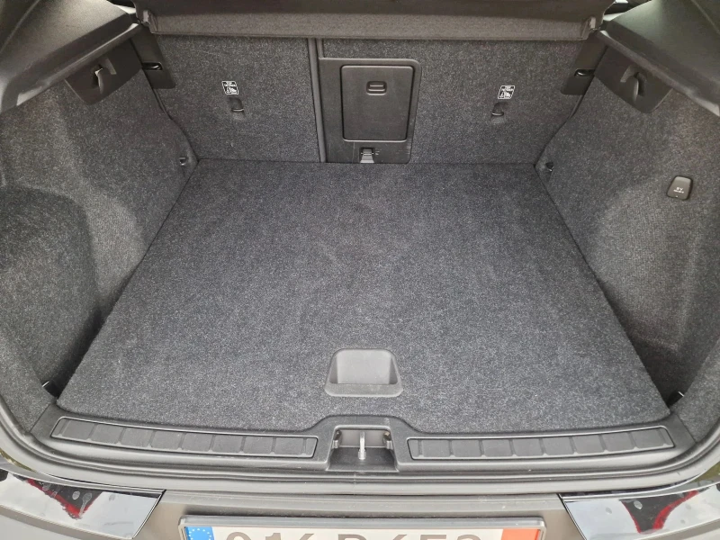 Volvo XC40 R-Design Recharge Twin-Engine 408PS (78kWh), снимка 17 - Автомобили и джипове - 51597091