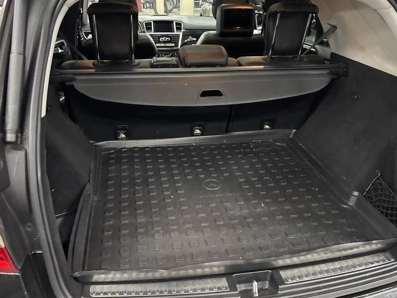 Mercedes-Benz ML 350 BlueTec| AMG| Камера| Черен Салон| Сервизна Истори, снимка 7 - Автомобили и джипове - 53613907