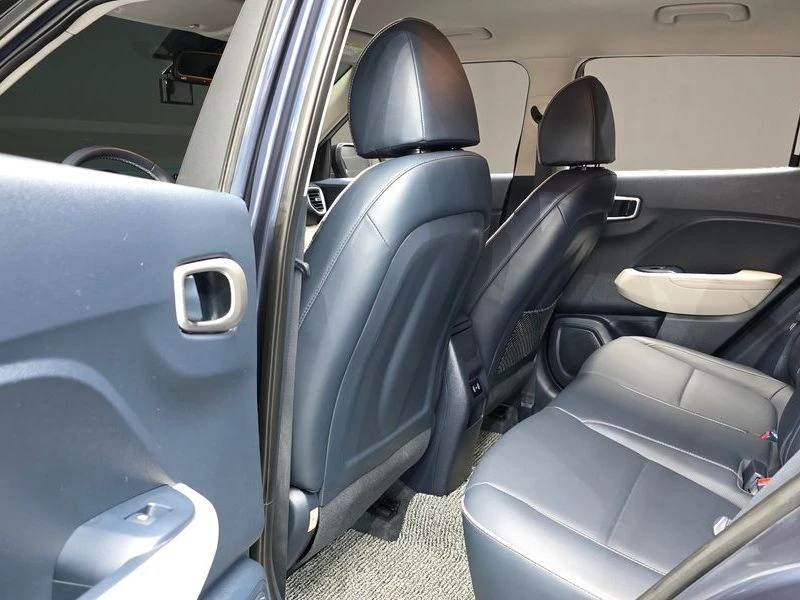 Hyundai Venue 1.6 Automatic КРАЙНА ЦЕНА: 18400 EUR !!!РЕАЛНА КРА, снимка 11 - Автомобили и джипове - 55968054
