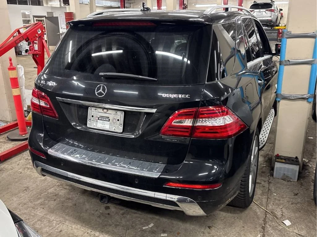 Mercedes-Benz ML 350 BlueTec| AMG| Камера| Черен Салон| Сервизна Истори - изображение 3