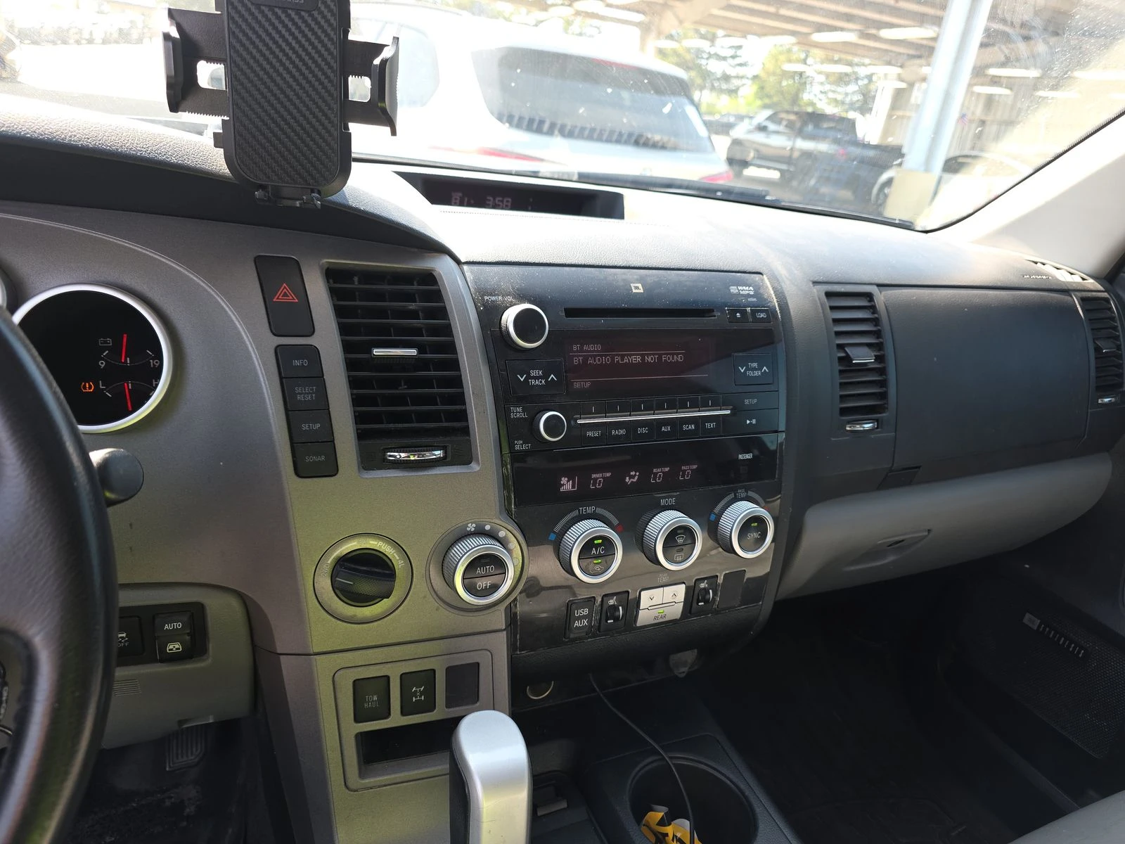 Toyota Sequoia LIMITED* 5.7* V8* ПОДГРЕВ* КАМЕРА* КЕЙЛЕС, снимка 9 - Автомобили и джипове - 54296341