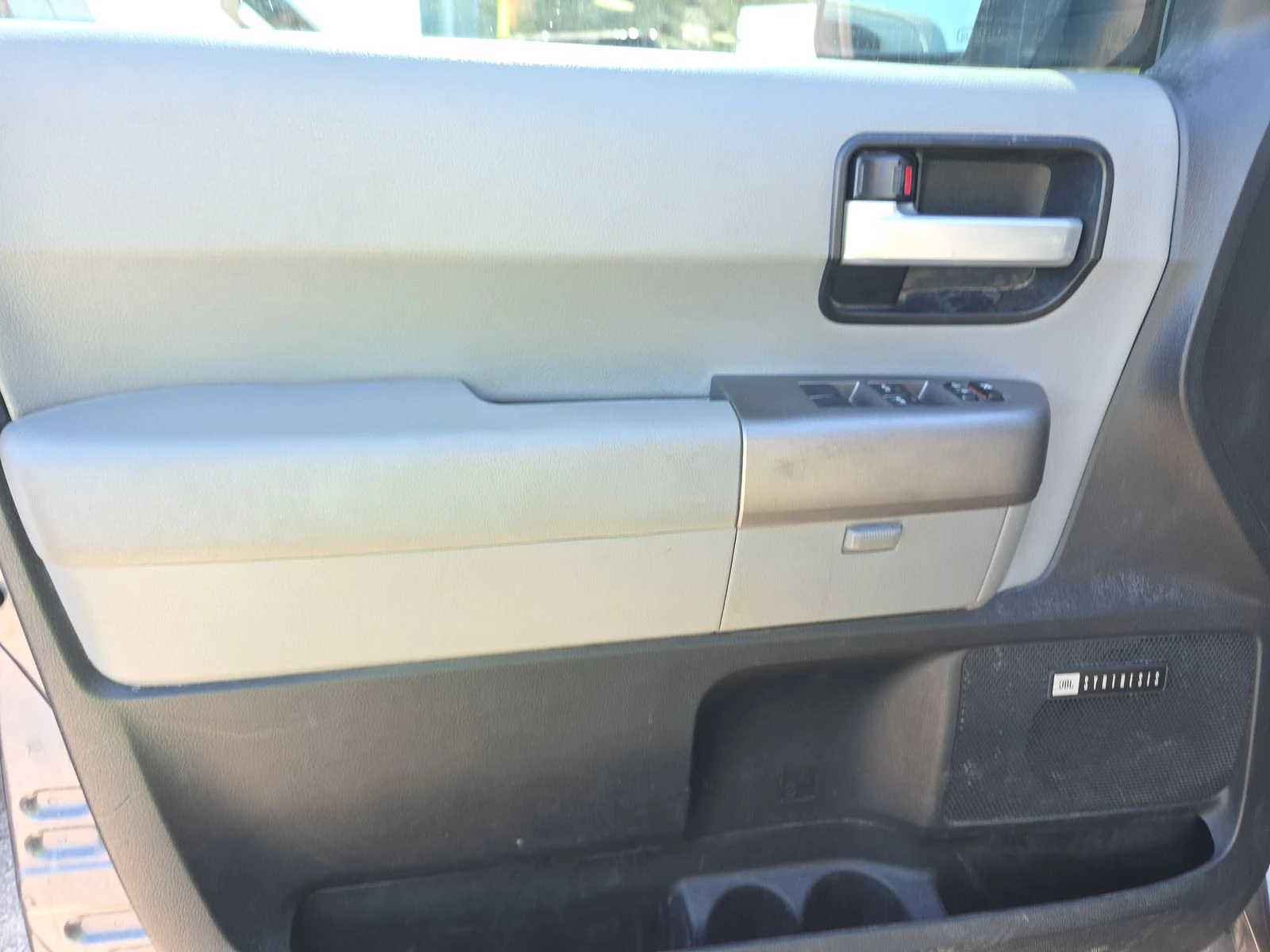 Toyota Sequoia LIMITED* 5.7* V8* ПОДГРЕВ* КАМЕРА* КЕЙЛЕС, снимка 7 - Автомобили и джипове - 54296341