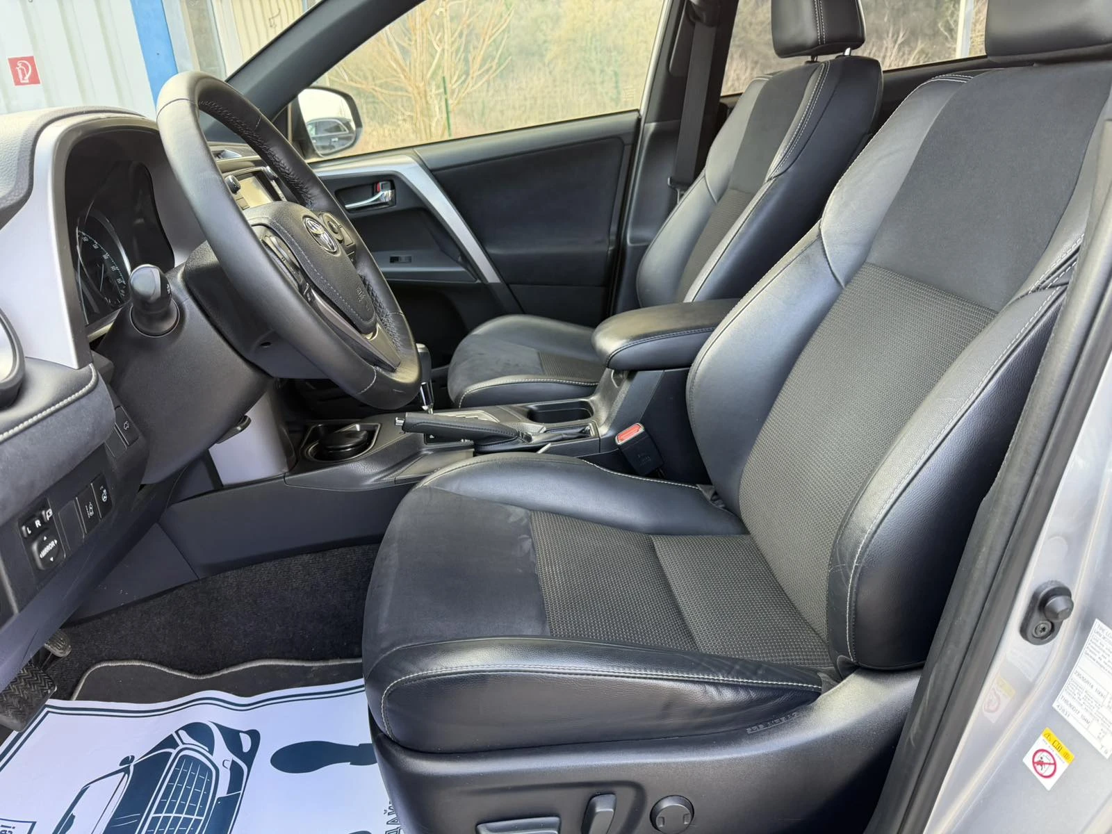 Toyota Rav4 2.5 Hybrid Швейцария, снимка 10 - Автомобили и джипове - 54677673