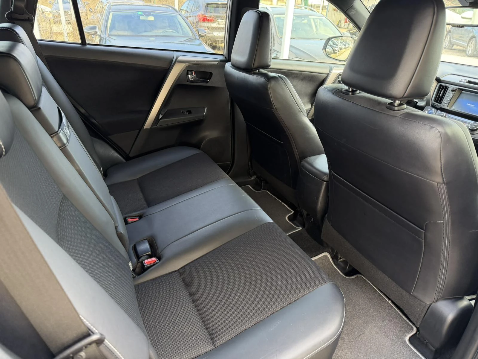 Toyota Rav4 2.5 Hybrid Швейцария, снимка 12 - Автомобили и джипове - 54677673