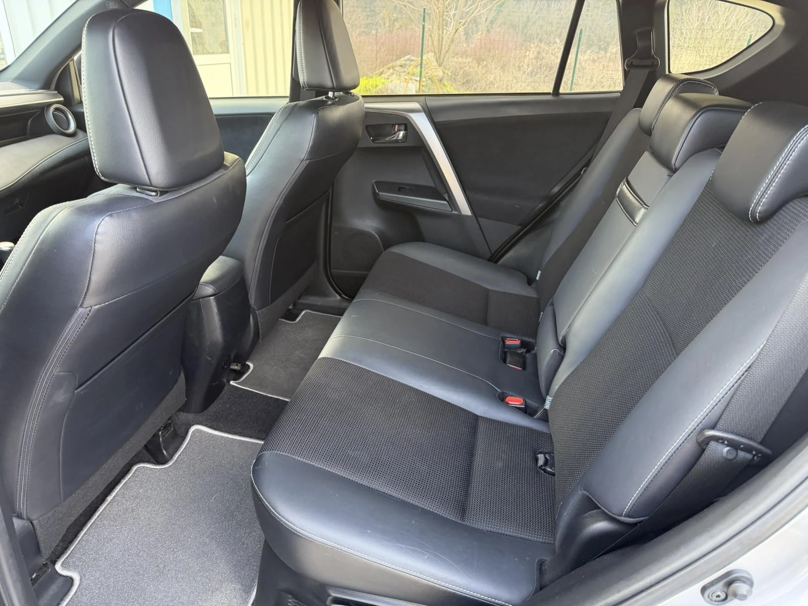 Toyota Rav4 2.5 Hybrid Швейцария, снимка 13 - Автомобили и джипове - 54677673