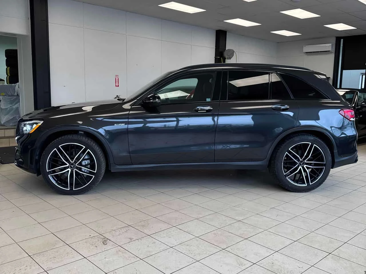 Mercedes-Benz GLC 43 AMG ДИСТРОНИК * ПАНО * ПОДГРЕВИ * KEYLESS * CARFAX, снимка 2 - Автомобили и джипове - 54702567