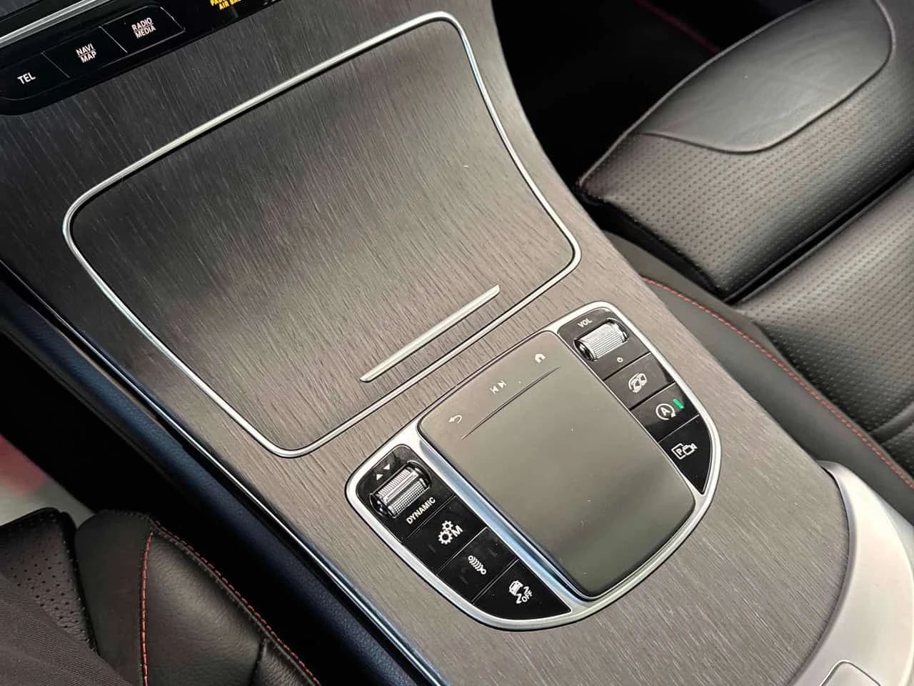 Mercedes-Benz GLC 43 AMG ДИСТРОНИК * ПАНО * ПОДГРЕВИ * KEYLESS * CARFAX, снимка 15 - Автомобили и джипове - 54702567