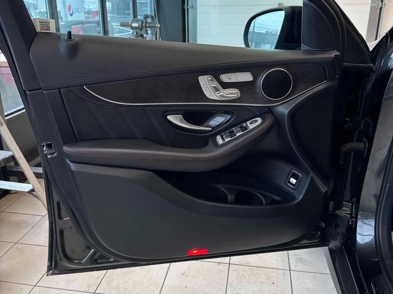 Mercedes-Benz GLC 43 AMG ДИСТРОНИК * ПАНО * ПОДГРЕВИ * KEYLESS * CARFAX, снимка 14 - Автомобили и джипове - 54702567