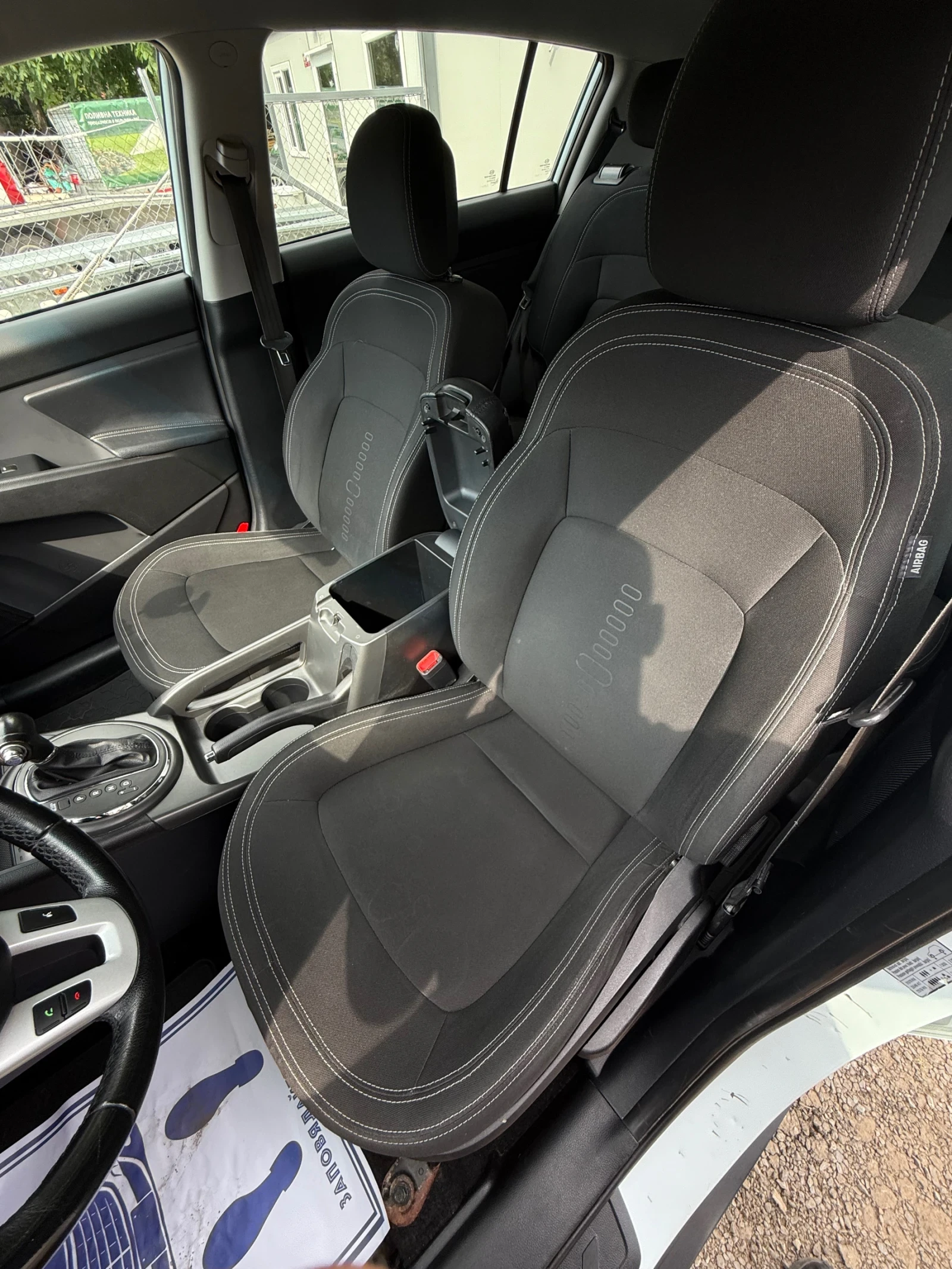 Kia Sportage 2.0 ГАЗ БЕНЗИН /НАПЪЛНО ОБСЛУЖЕНА/ , снимка 9 - Автомобили и джипове - 55176826