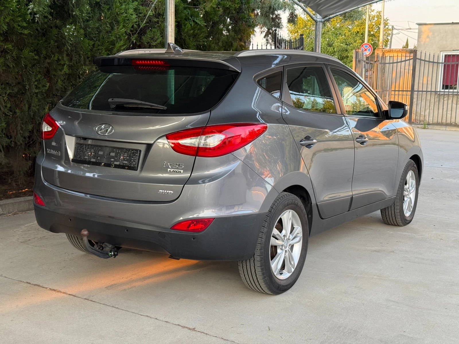 Hyundai IX35 2.0 CRDi Automatic | Панорама | Кожа | Навигация , снимка 4 - Автомобили и джипове - 55182672