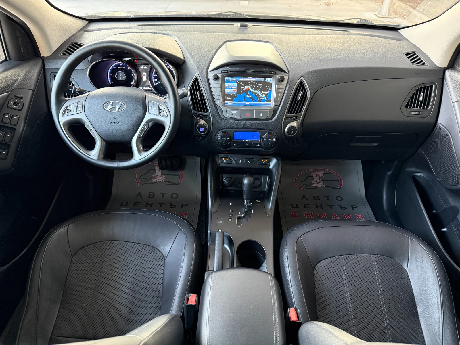 Hyundai IX35 2.0 CRDi Automatic | Панорама | Кожа | Навигация , снимка 8 - Автомобили и джипове - 55182672