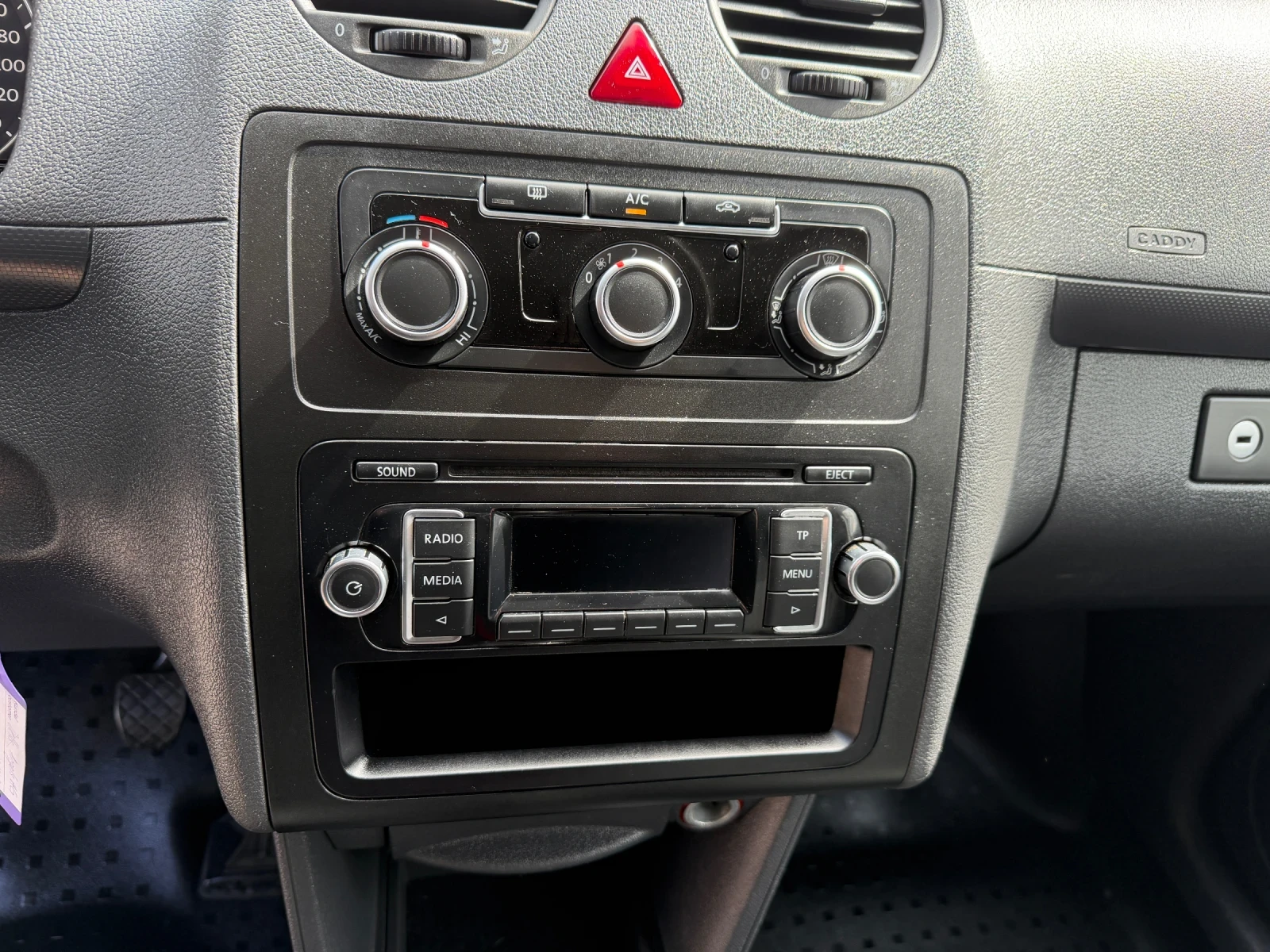 VW Caddy 1.2 TSI Климатик Euro 5, снимка 8 - Бусове и автобуси - 53994712