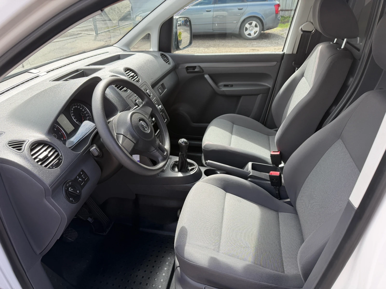 VW Caddy 1.2 TSI Климатик Euro 5, снимка 7 - Бусове и автобуси - 53994712