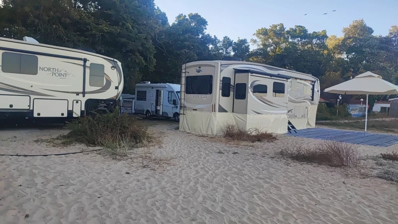 Кемпер Knaus, снимка 17 - Каравани и кемпери - 51884293