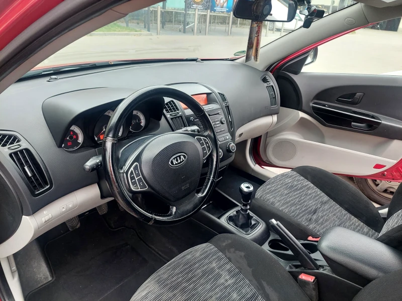 Kia Ceed, снимка 12 - Автомобили и джипове - 48306684