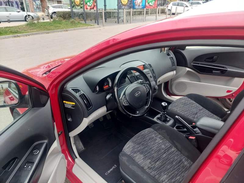 Kia Ceed, снимка 10 - Автомобили и джипове - 48306684