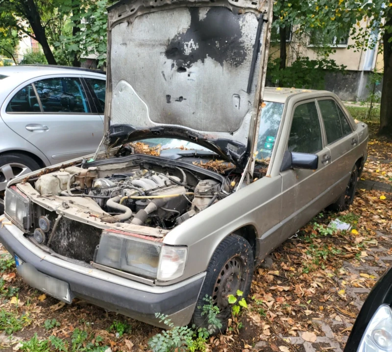 Mercedes-Benz 190 2.0 d, снимка 12 - Автомобили и джипове - 48754436