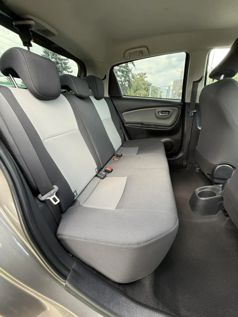 Toyota Yaris 1.0 VVT-i  60000 км, снимка 14 - Автомобили и джипове - 51459442