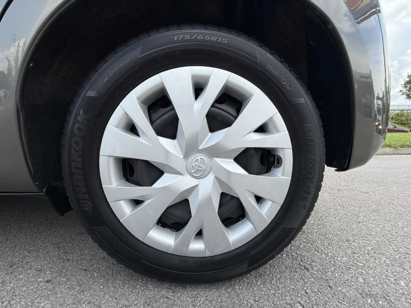 Toyota Yaris 1.0 VVT-i  60000 км, снимка 15 - Автомобили и джипове - 51459442