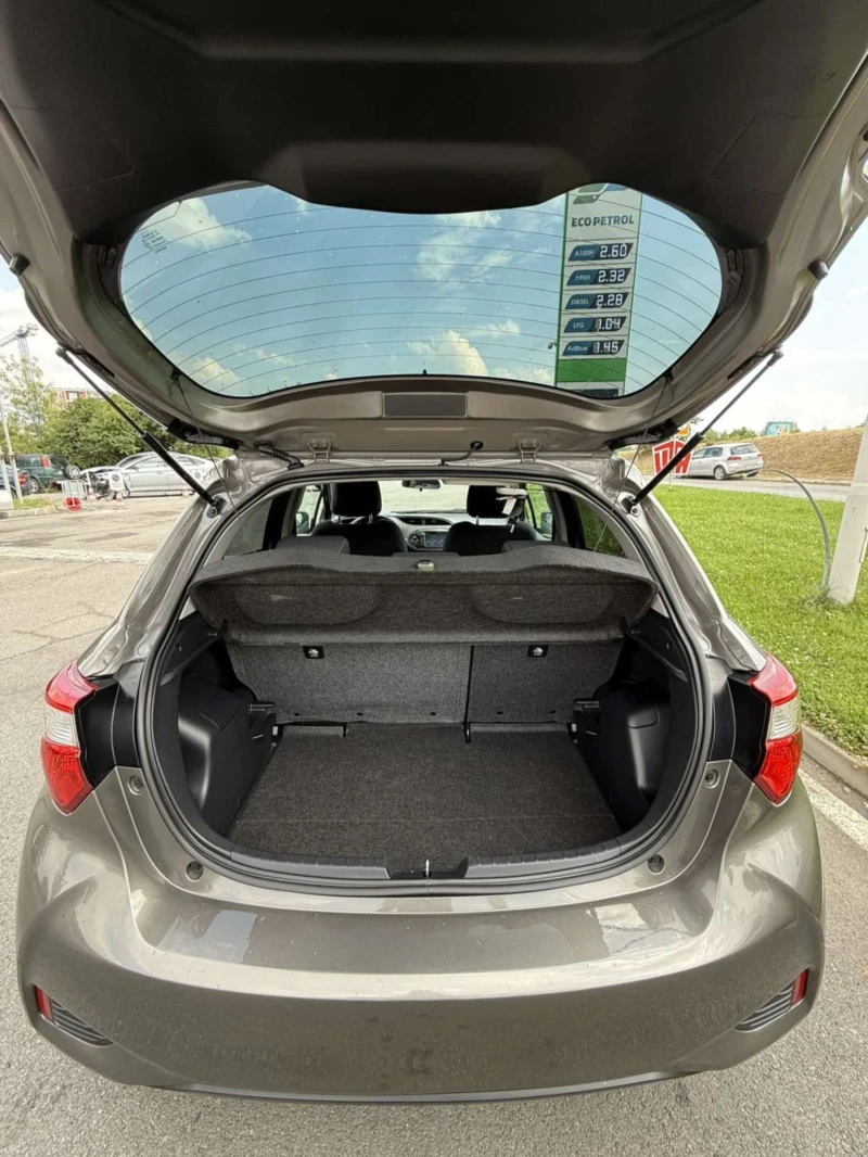 Toyota Yaris 1.0 VVT-i  60000 км, снимка 7 - Автомобили и джипове - 51459442