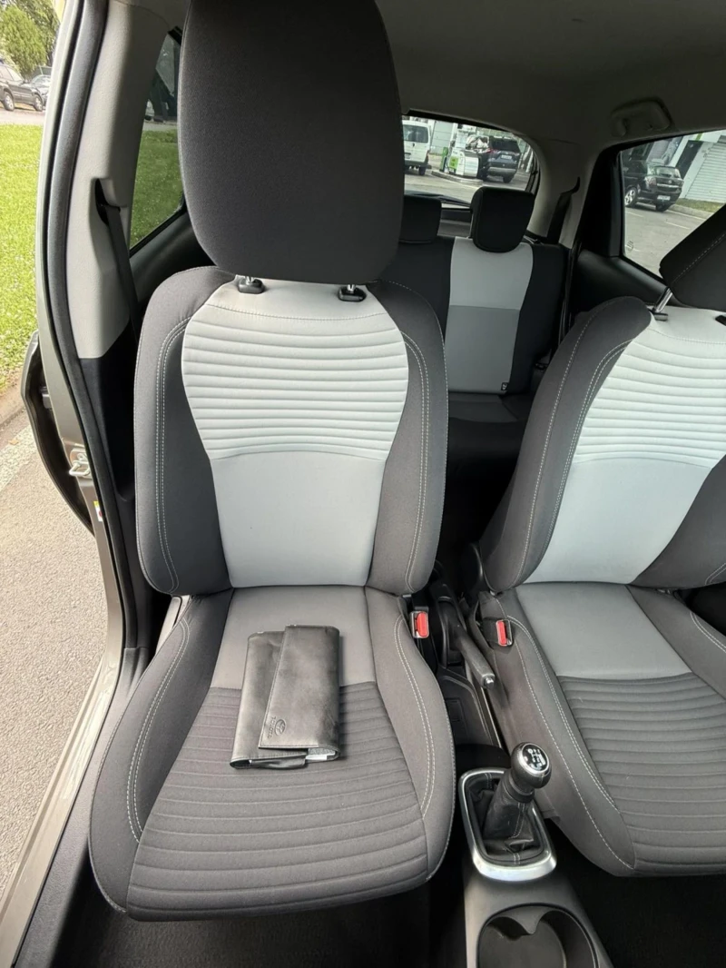 Toyota Yaris 1.0 VVT-i  60000 км, снимка 12 - Автомобили и джипове - 51459442