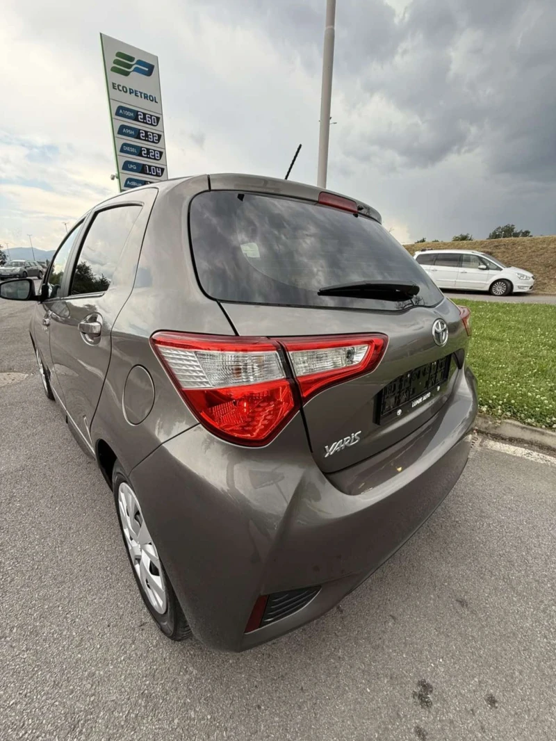 Toyota Yaris 1.0 VVT-i  60000 км, снимка 5 - Автомобили и джипове - 51459442