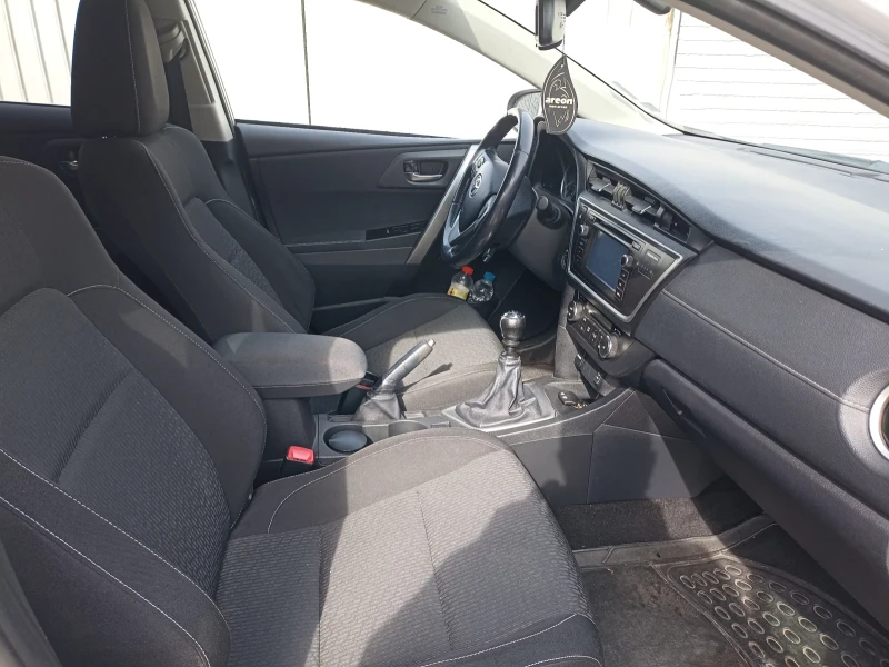 Toyota Auris 2.0d 124 , снимка 9 - Автомобили и джипове - 52457938