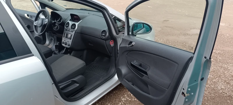 Opel Corsa, снимка 12 - Автомобили и джипове - 52509674