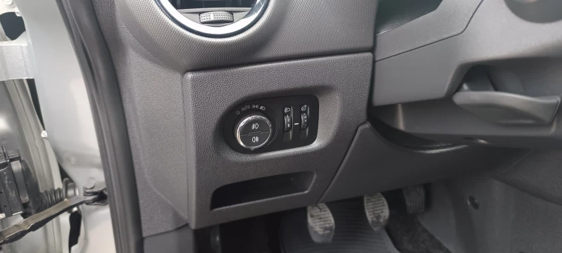 Opel Corsa, снимка 7 - Автомобили и джипове - 52509674