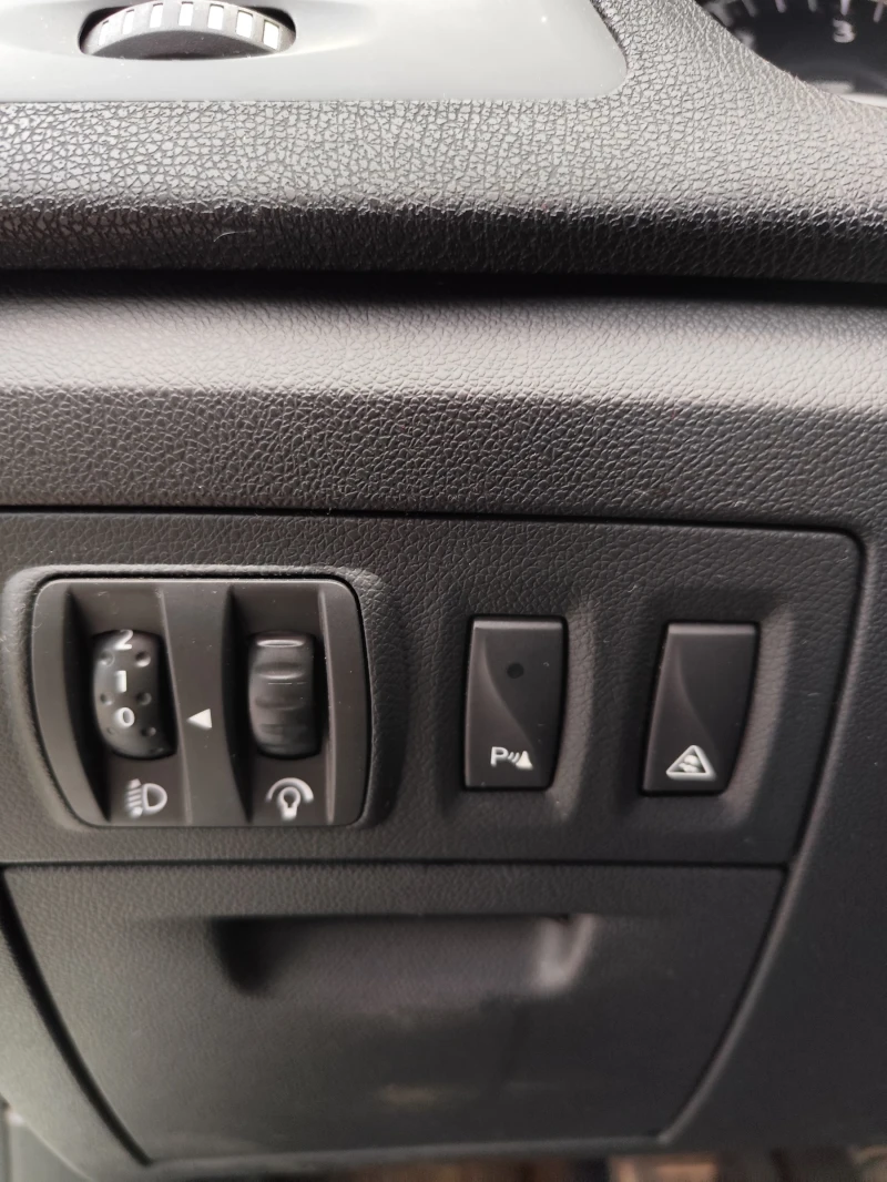 Renault Laguna 3, снимка 9 - Автомобили и джипове - 52593684