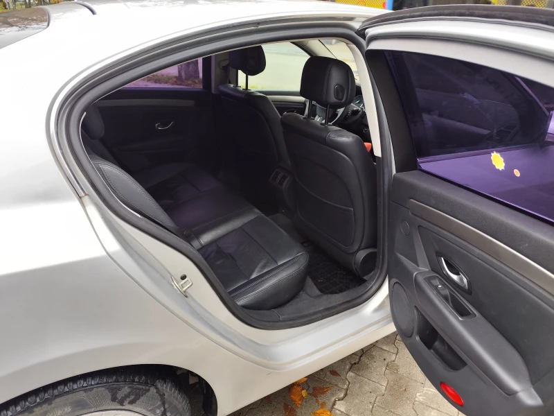 Renault Laguna 3, снимка 12 - Автомобили и джипове - 52593684