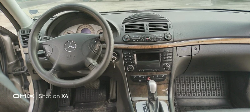 Mercedes-Benz E 270 Авангард, снимка 3 - Автомобили и джипове - 52798352