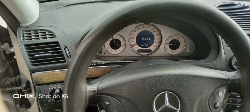Mercedes-Benz E 270 Авангард, снимка 4 - Автомобили и джипове - 52798352