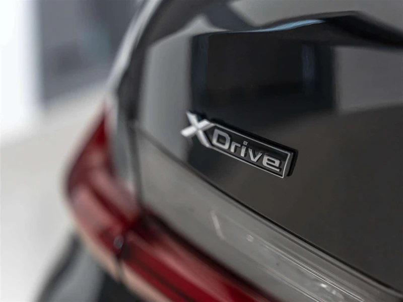 BMW 330 * xDrive * CARFAX * ЦЕНА ДО БГ, снимка 13 - Автомобили и джипове - 53306930