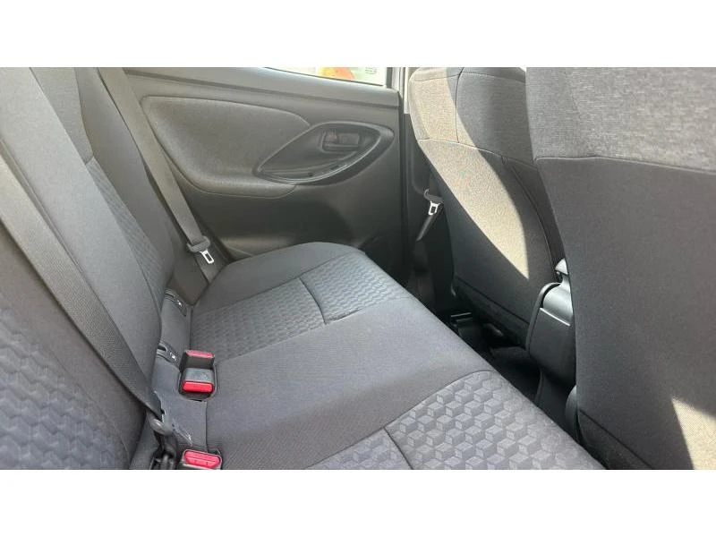 Toyota Yaris CHIC - изображение 7