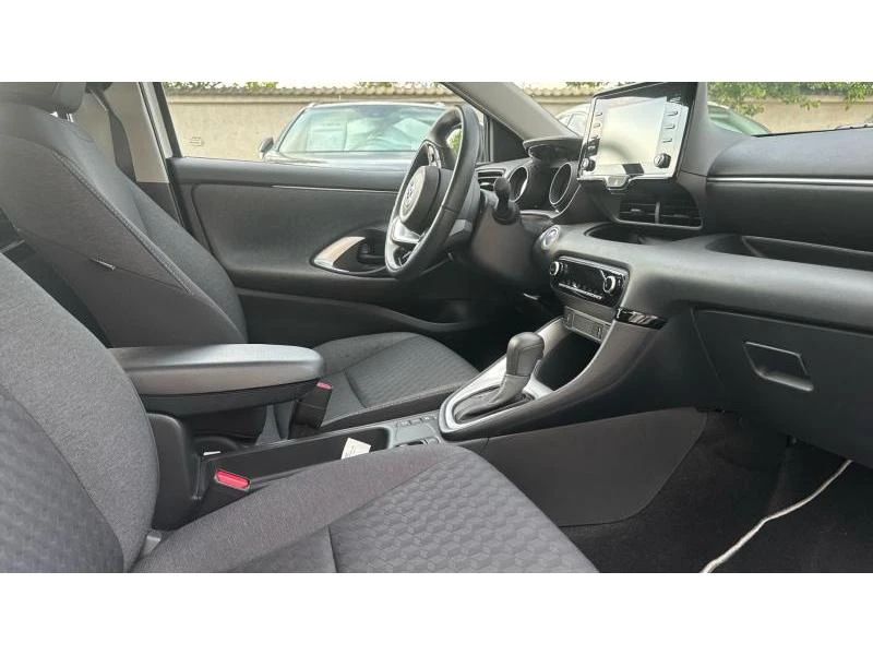 Toyota Yaris CHIC - изображение 6
