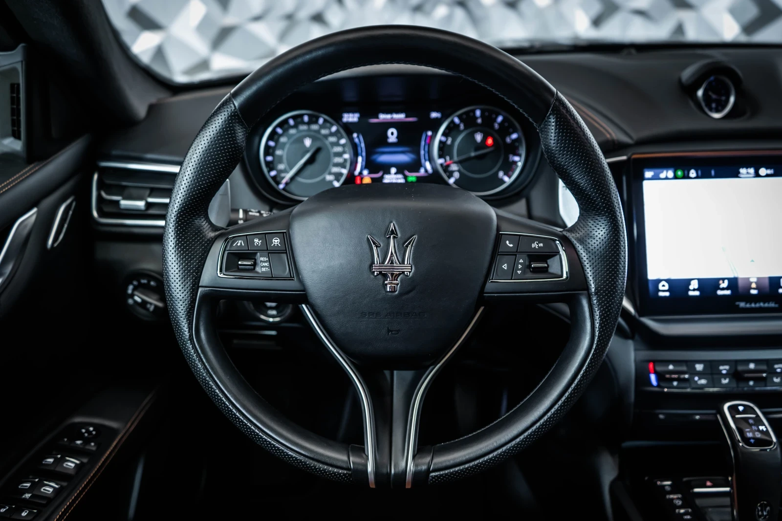 Maserati Ghibli Modena Q4 - изображение 10